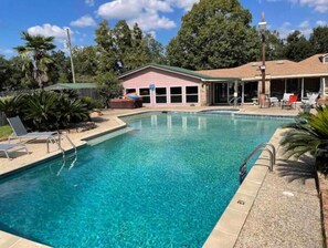 Outdoor pool - Acadie EVENT Retreat w/POOL for 14+ w/GameRoom (Lafayette)