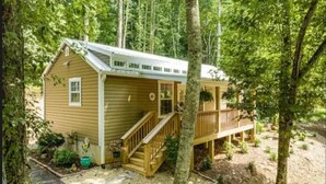 A wooden cabin with a deck and stairs, surrounded by trees. - Mountain Hideaway - HOT TUB (Horse Shoe)