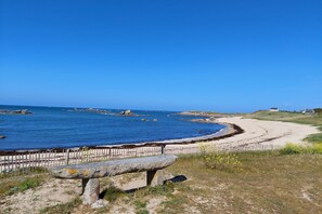 Beach nearby - Holiday Home in Brittany with Sea View (Cléder)