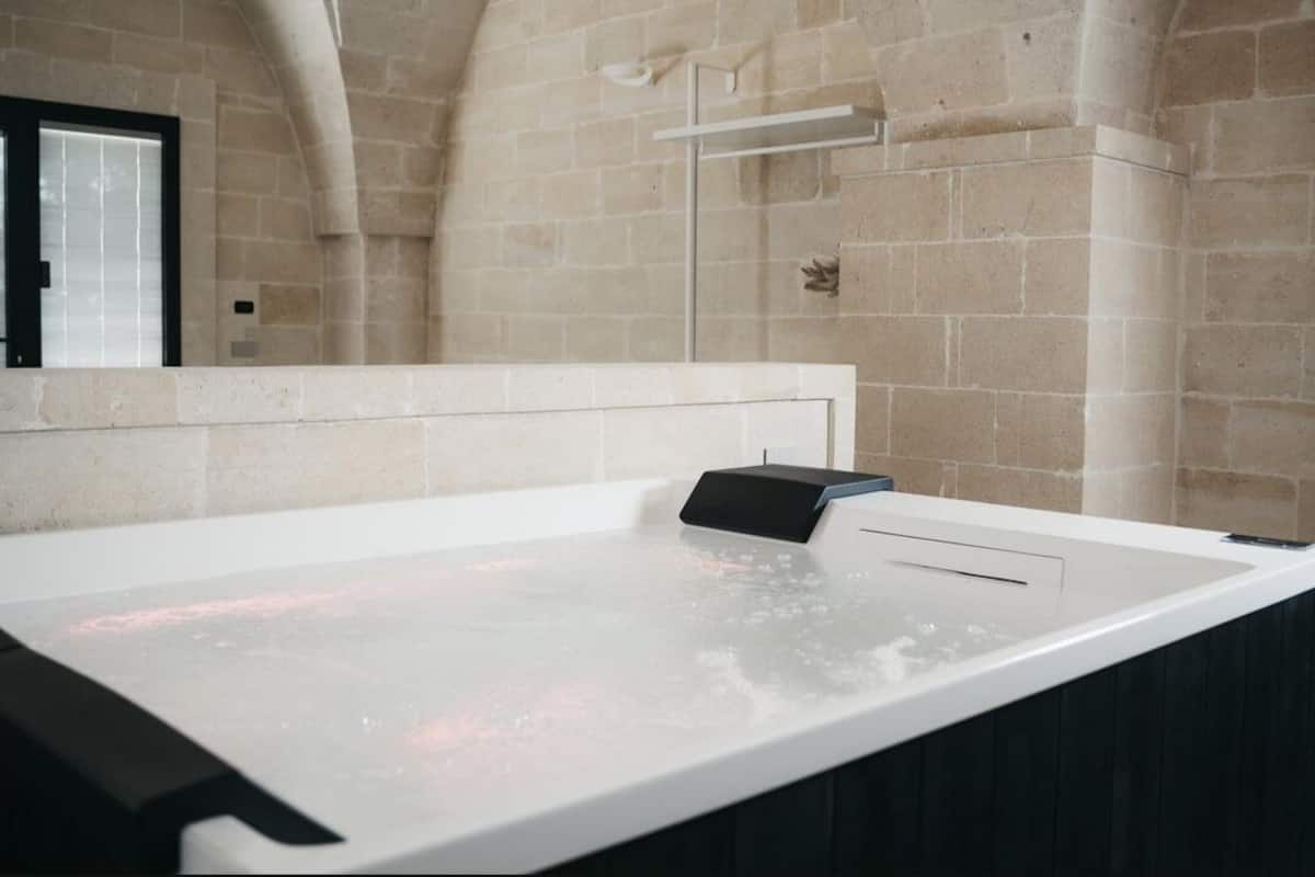 Luxury Suite | 1 bedroom, in-room safe, soundproofing, iron/ironing board