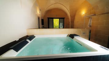 Luxury Suite | In-room safe, soundproofing, iron/ironing board, free WiFi