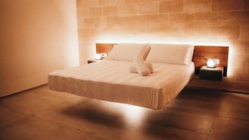 Camera Deluxe, 1 letto king | Una cassaforte in camera, insonorizzazione, ferro/asse da stiro