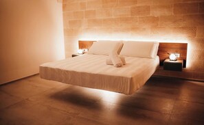 Chambre Deluxe, 1 très grand lit | Coffres-forts dans les chambres, chambres insonorisées