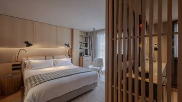 1 bedroom, hypo-allergenic bedding, free minibar items, in-room safe