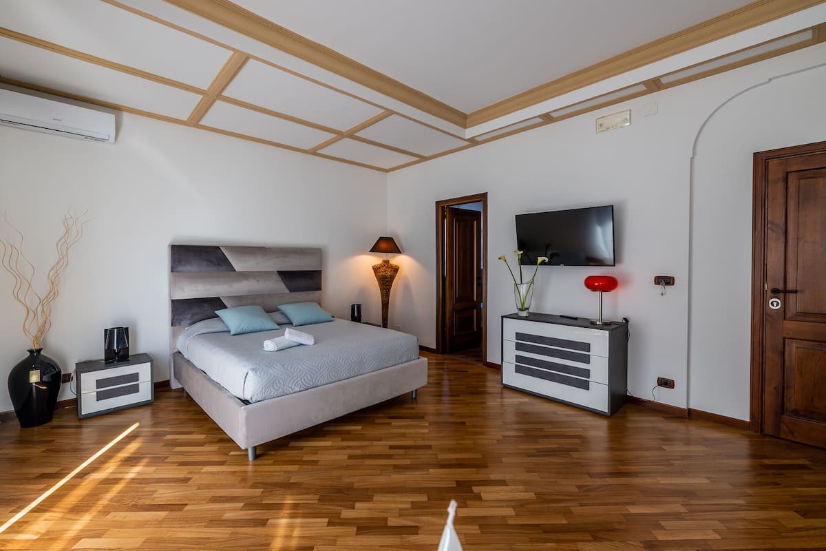 Royal Double Room | Iron/ironing board, free WiFi, bed sheets