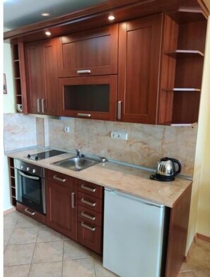 Frigorifero, forno, tostapane, pentole/stoviglie/utensili