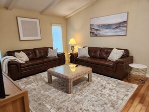 智能電視、乒乓球設施