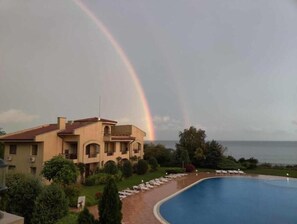 Outdoor pool - 1 bedroom apartment with a spectacular sea view and swimming pool (Топола)