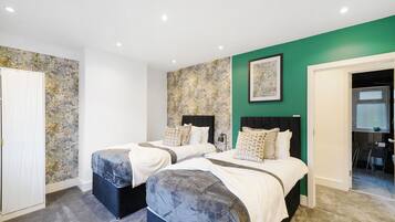 3 bedrooms, iron/ironing board, free WiFi, bed sheets