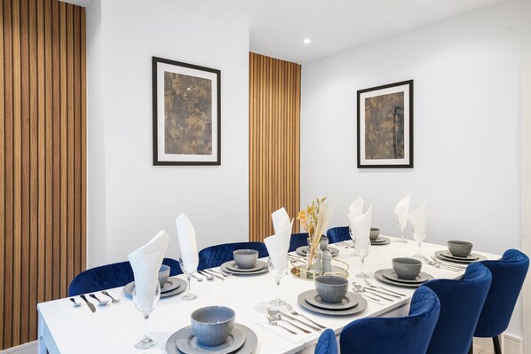 Dining - Stunning Abode in Shepherds Bush (London)