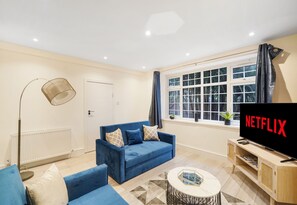 TV, video games - Stunning Abode in Shepherds Bush (London)