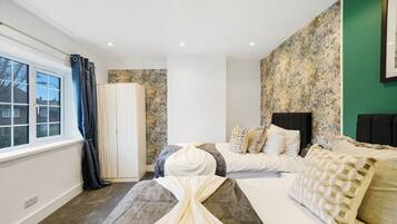 3 bedrooms, iron/ironing board, free WiFi, bed sheets