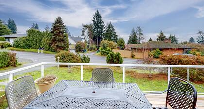Remodeled mountain-view home with deck, streaming, wonderful backyard, patio, AC