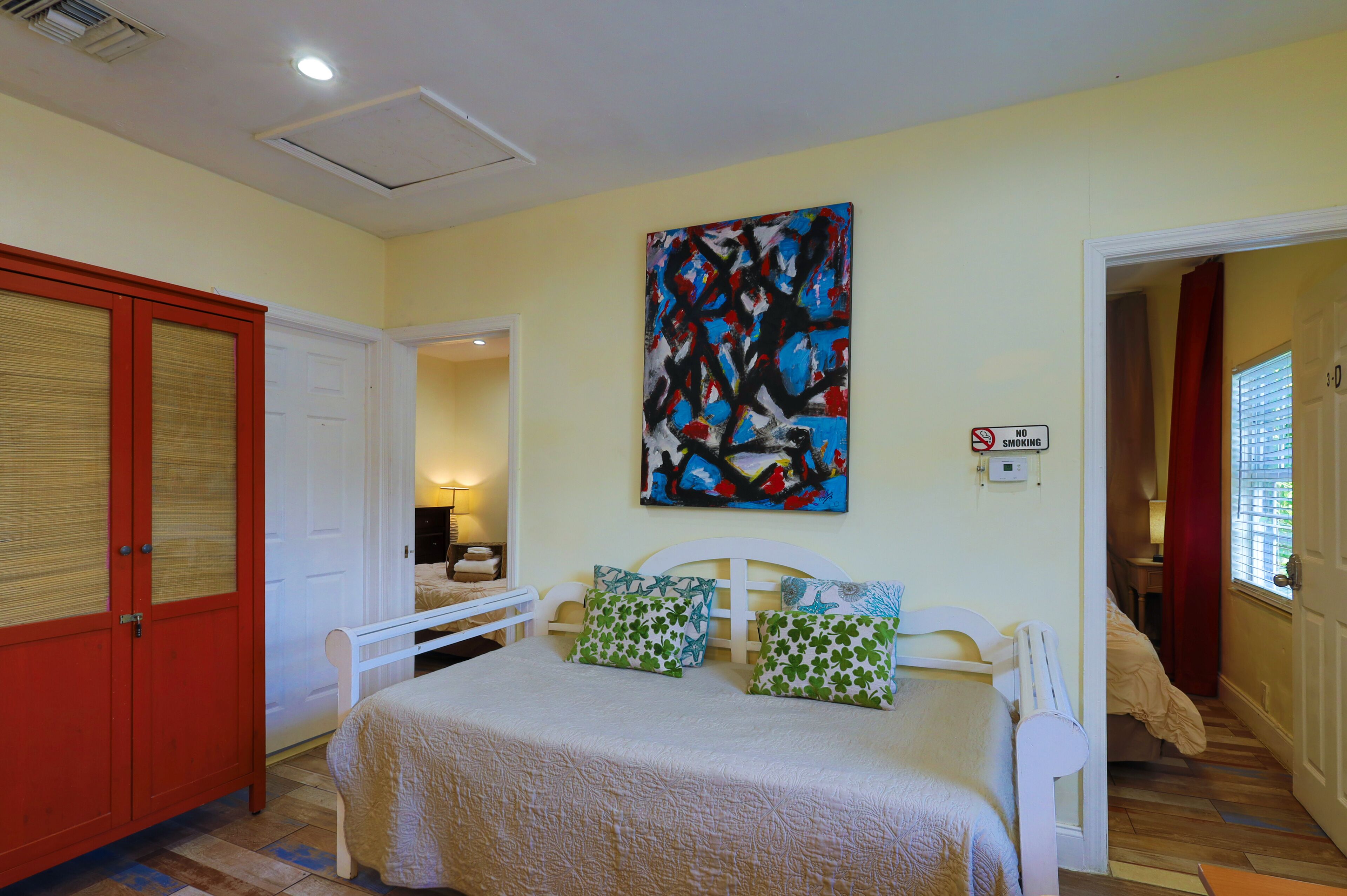 43 吋智能電視連有線電視頻道、Netflix、玩具