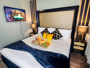 7 室のベッドルーム、デスク、アイロン / アイロン台、旅行用ベビーベッド