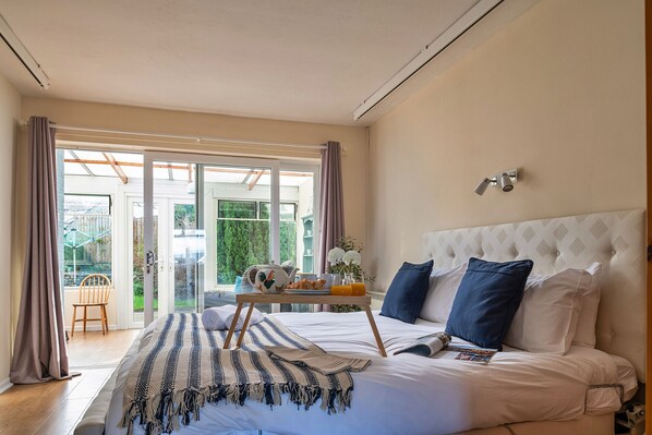 3 bedrooms, free WiFi, bed sheets, wheelchair access