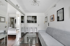 1 bedroom, iron/ironing board, internet, bed sheets