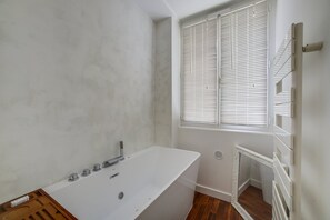 Shower, hair dryer, towels - Hot Hot Hot Loft Faubourg Saint-Denis (Paris)