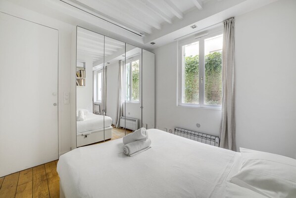 1 bedroom, desk, Internet, bed sheets - Hot Hot Hot Loft Faubourg Saint-Denis (Paris)