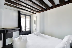 2 quartos, acesso à internet, roupa de cama