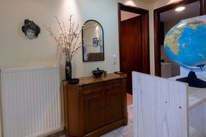 A wooden cabinet with a mirror and a globe. - Zant House Trikala Town (Trikala)