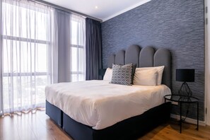 Luxury Apartment | 2 bedrooms, iron/ironing board, free WiFi - Sandton Smart Apartment Seventeen (Sandton)