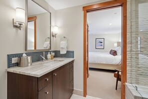 3 bedrooms, iron/ironing board, free WiFi, bed sheets - Vail Village Charm + Walk to Lifts| Chalet Schuss (Vail)