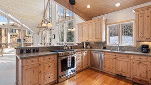 Fridge, microwave, oven, stovetop - Pool Table + Near Golf & Ski| Linksview Chalet South (Vail)