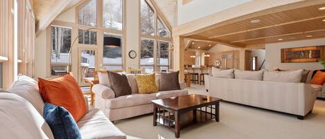 Fernseher, Kamin, Tischtennisplatte