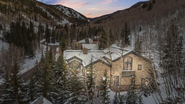 Exterior - Firepit, Hot Tub + All the Views | Navigator Lodge (Avon)