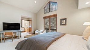 5 bedrooms, iron/ironing board, free WiFi, bed sheets - Firepit, Hot Tub + All the Views | Navigator Lodge (Avon)