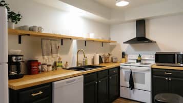 Microwave, oven, stovetop, dishwasher