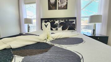 4 Schlafzimmer, Schreibtisch, Bügeleisen/Bügelbrett, kostenloses WLAN