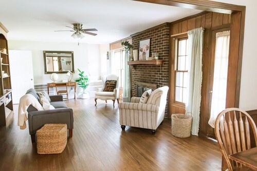 ~ The Cozy Farmhouse ~ Sleeps 10+ ~ Farm Views