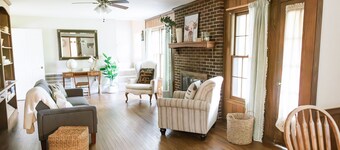 ~ The Cozy Farmhouse ~ Sleeps 10+ ~ Farm Views