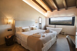 Luxury Room | 1 bedroom, in-room safe, desk, soundproofing - Hábitat Cigueña Negra (Valverde del Fresno)