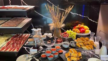 Esmorzar diari continental gratuït