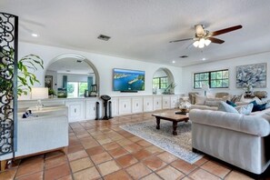 Smart-tv, een open haard, tafelvoetbal en een tafeltennistafel