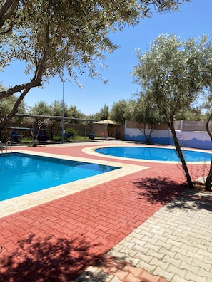 Piscine extérieure (ouverte en saison)