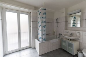 Hair dryer, towels - Nice and big 1 BR flat city center/near lake (D8) (Zürich)