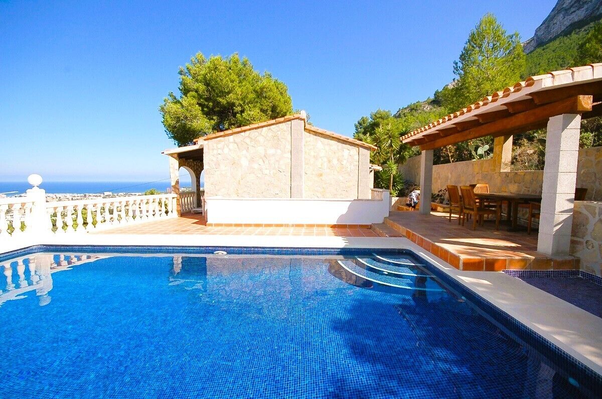 حمّام سباحة خارجي