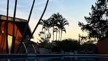 Kolam renang terbuka
