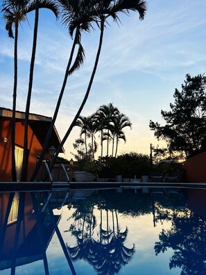 Outdoor pool - Pousada Casa Doce Vida (Águas de Lindóia)