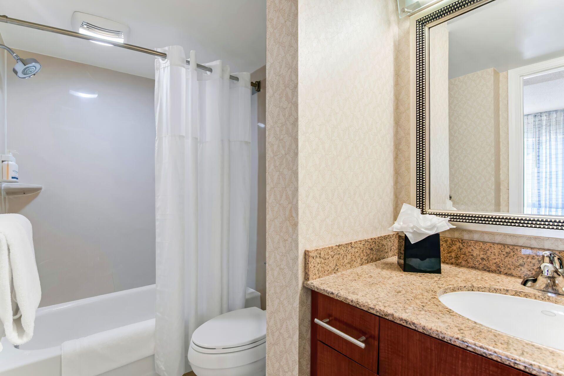 1x1 Serenity in the Suburbs: Your Ideal Retreat in Westborough - Boston