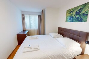 1 chambre, fer et planche à repasser, Wi-Fi, literie fournie