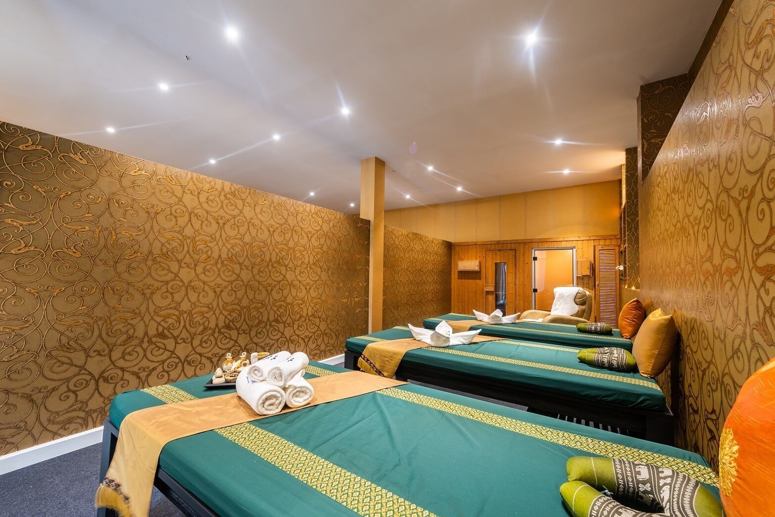 Couples treatment room(s), body treatments, aromatherapy