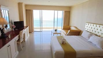 Deluxe Double or Twin Room | Egyptian cotton sheets, premium bedding, down comforters