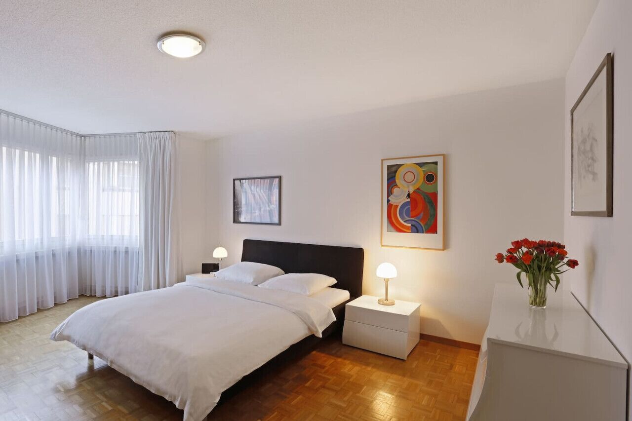 2 bedrooms, desk, iron/ironing board, WiFi