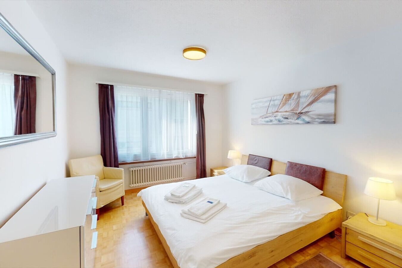 Desk, iron/ironing board, WiFi, bed sheets