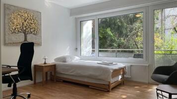 2 bedrooms, desk, iron/ironing board, WiFi